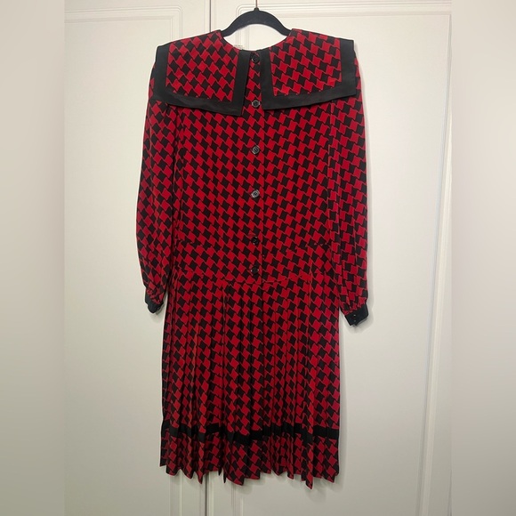 Vintage 1980’s 100% Silk Albert Nipon Portrait Collar Drop Waist Dress - Picture 9 of 14